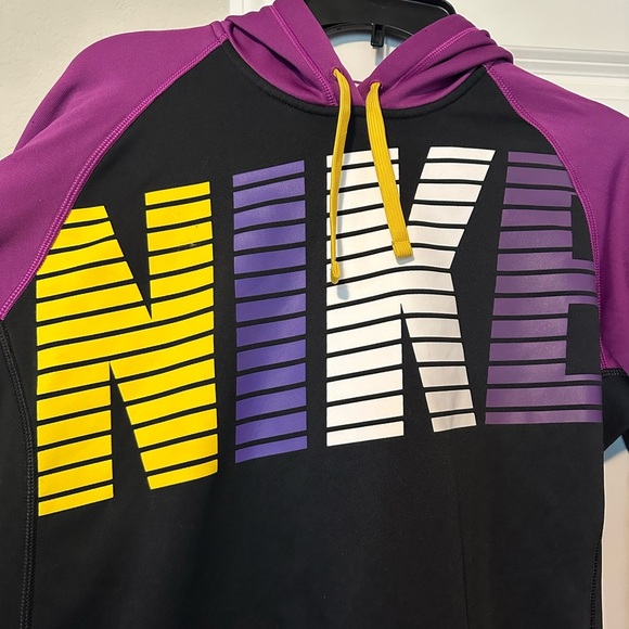 Nike Therma Fit Woman's Size M Black Purple Pullover Hoodie Comfy Sweater Pocket - Picture 3 of 13